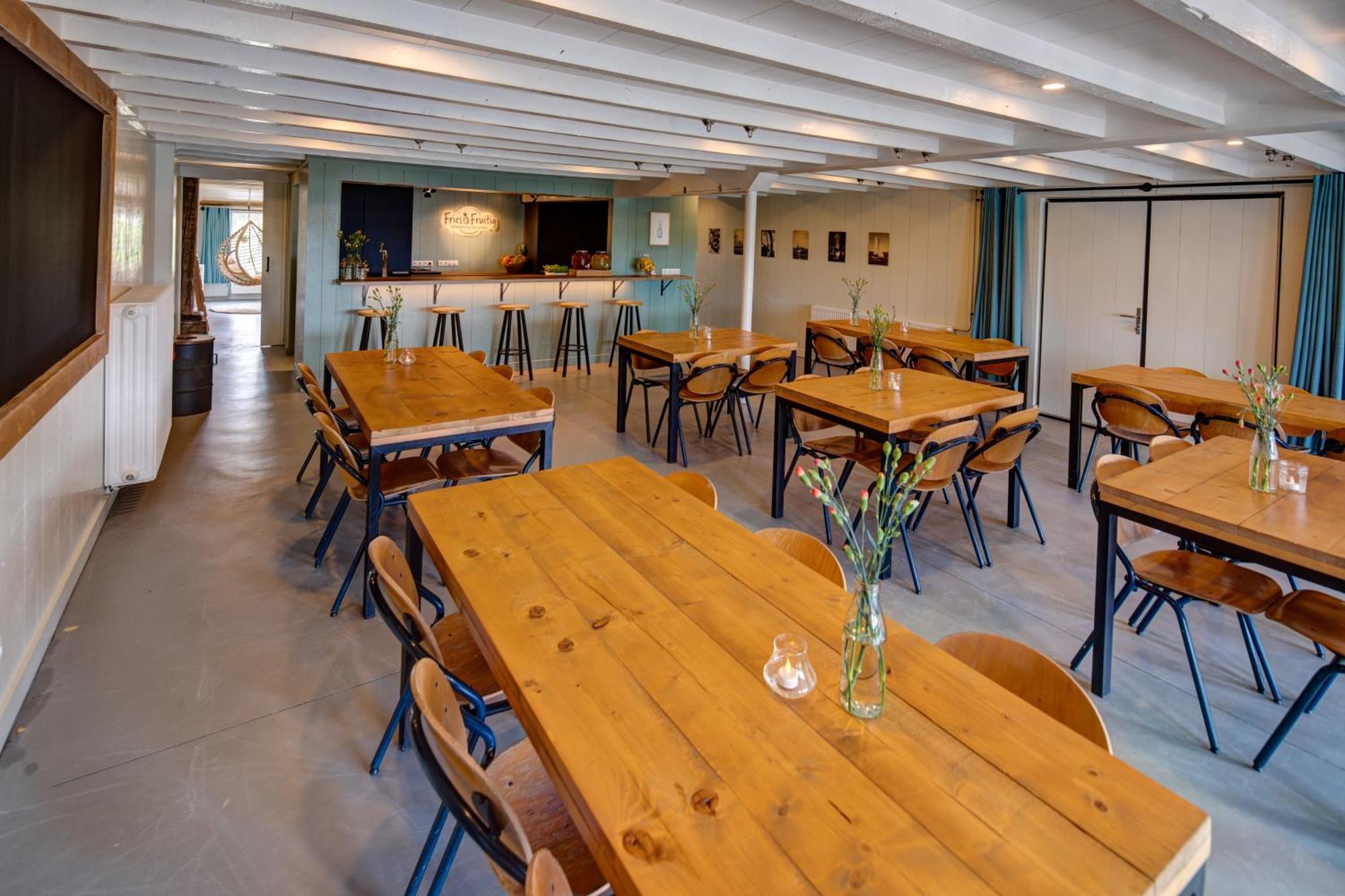 Groepsaccommodatie Fries En Fruitig Nijhuizum Exterior foto